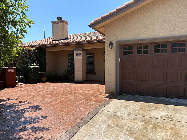 12859 Fenton Ave — Photo 6