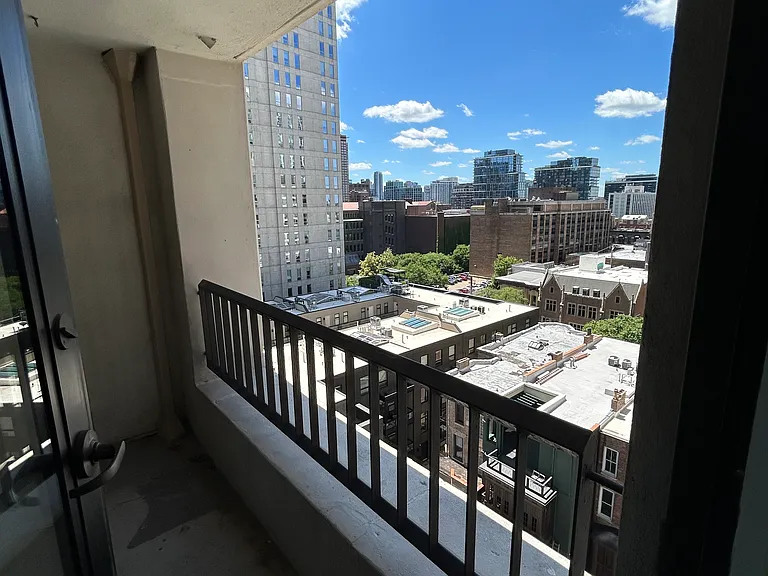 1030 N State St #5M — Photo 6