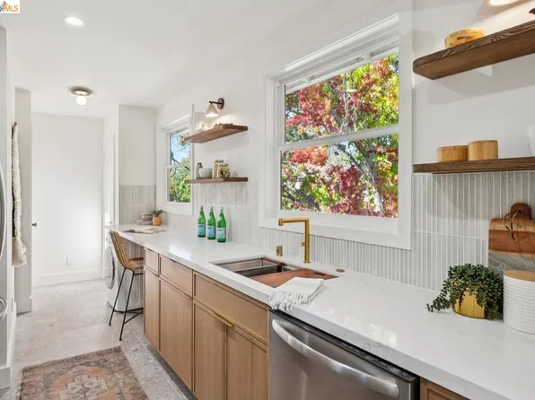 323 63rd St APT C, Oakland, CA 94618