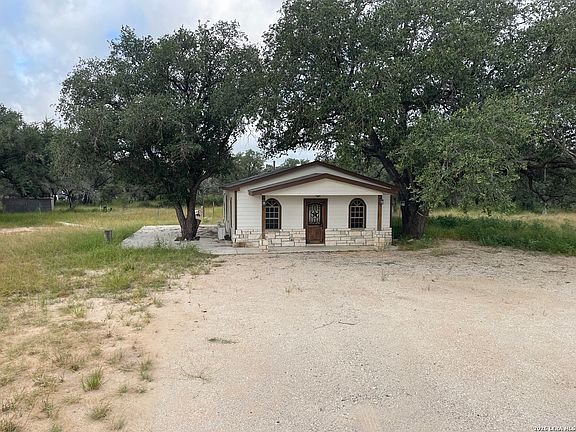 5th image of 1742 County Road 777