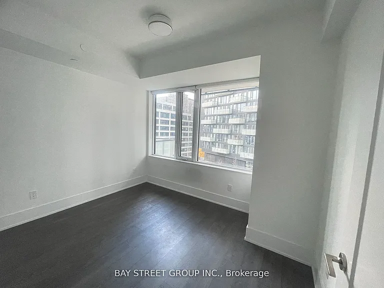 470 Front St W #1010 — Photo 6