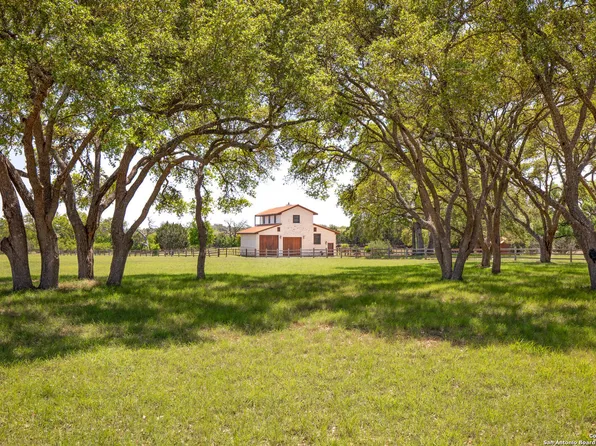 876 Horseshoe Falls, Bandera, TX 78003