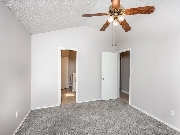 1416 Horncastle St — Photo 9