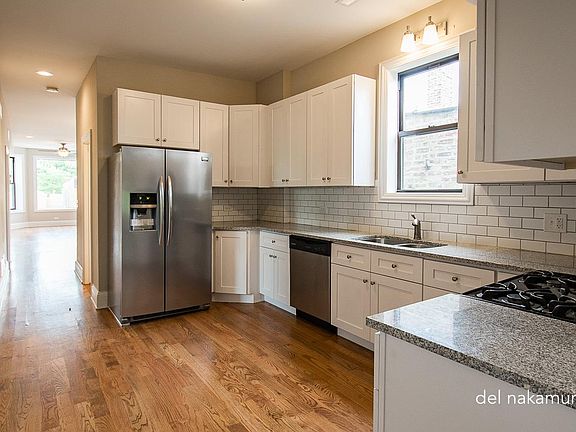 3rd image of 3257 W Hirsch St