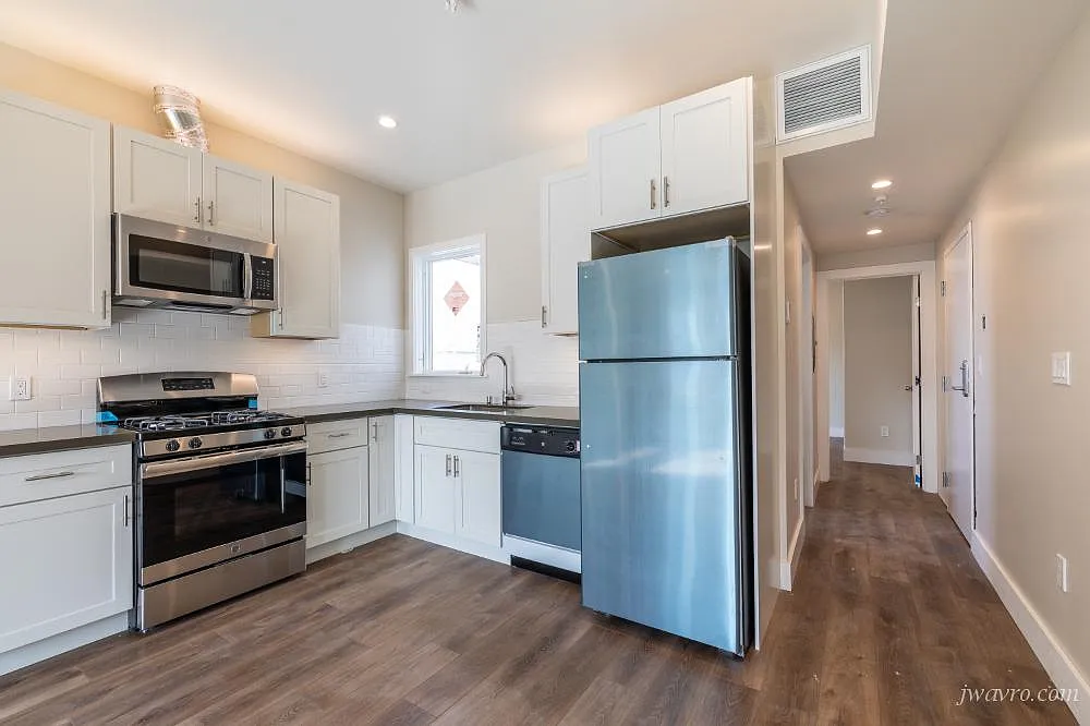 Completely Remodeled One Bed Valencia Street Apartment — Photo 2