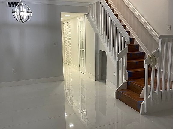 4th image of 9191 Fontainebleau Blvd