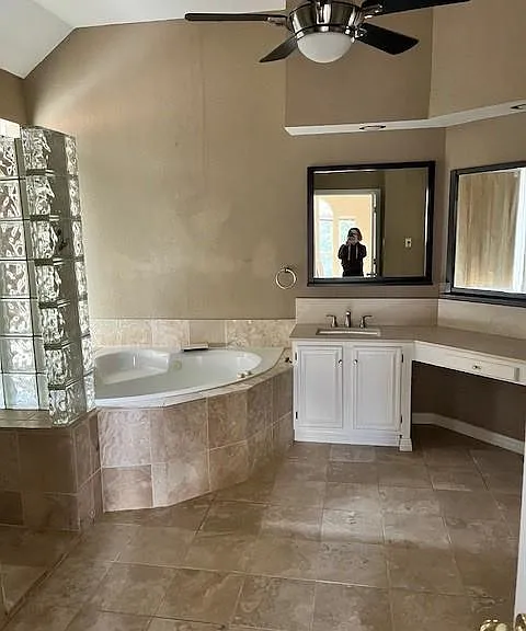 2909 Queen Mary Dr — Photo 10