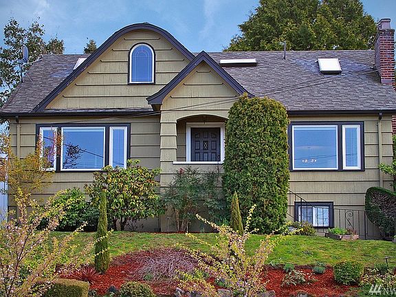 3rd image of 8102 Latona Ave NE