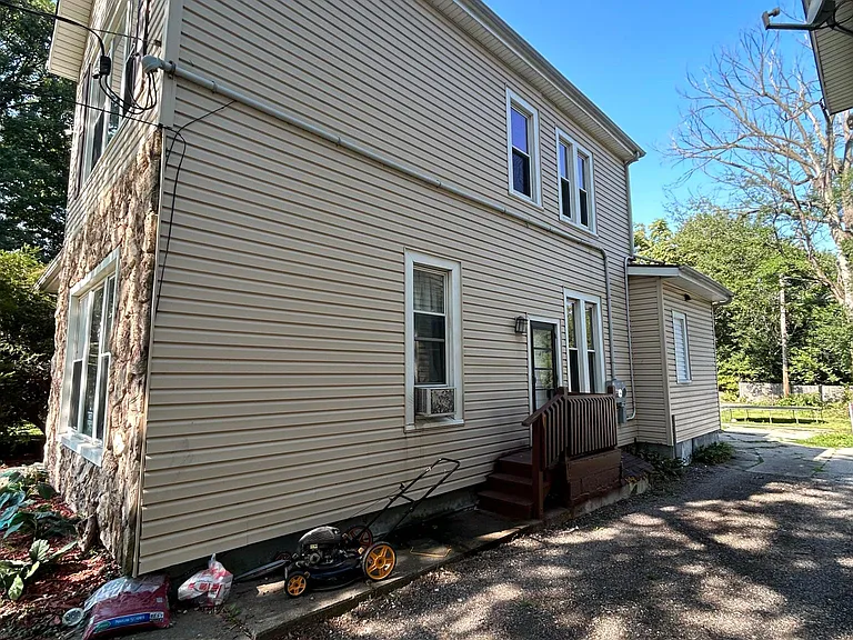 1807 N Linn St — Photo 5