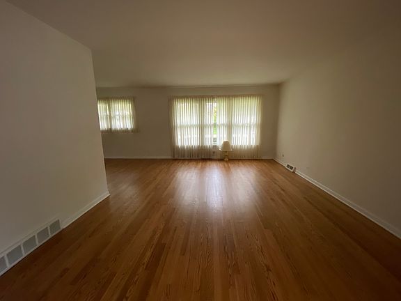 3rd image of 1016 E Rockwell St