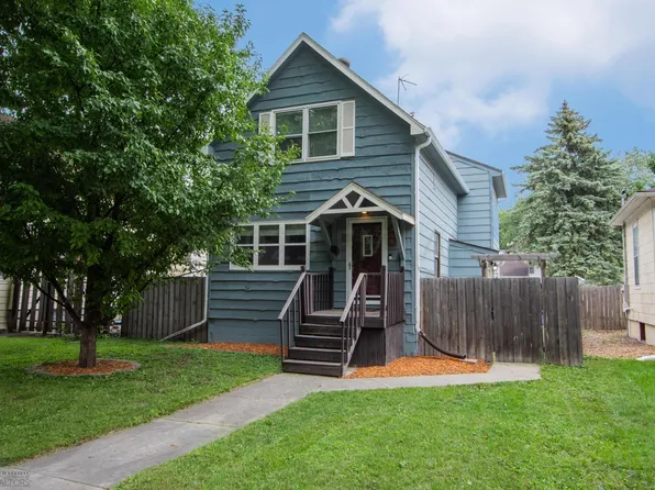 708 11th St S, Fargo, ND 58103