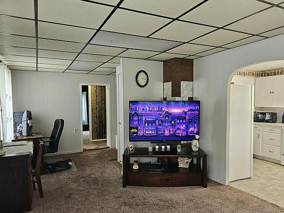 5th image of 583 Shirley Dr