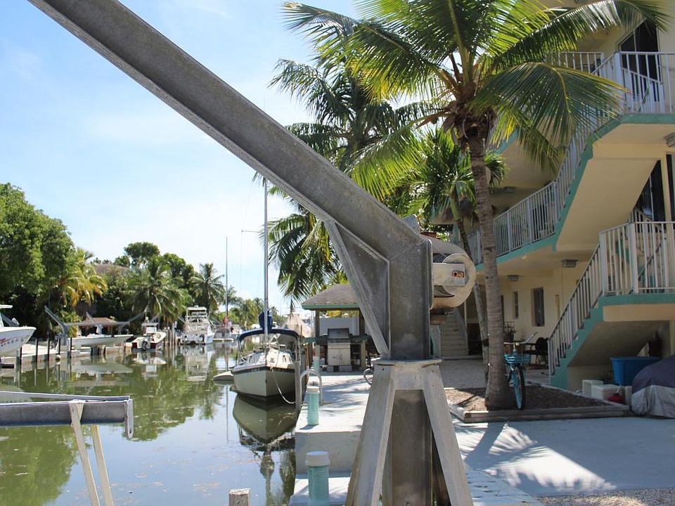 2nd image of 121 Ocean Dr APT 2