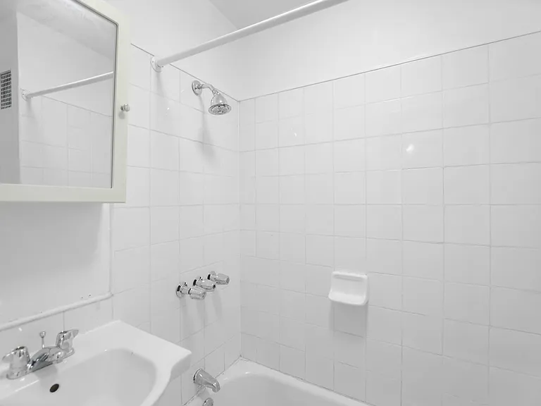 532 W 142nd St #5 — Photo 5