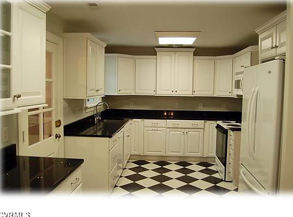 3rd image of 1006 W Durwood Cres