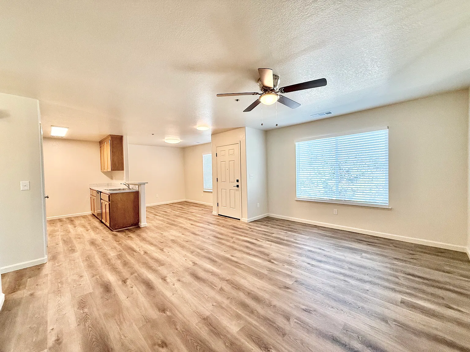 2 bed, 1000 sqft, $1,795 — Photo 2