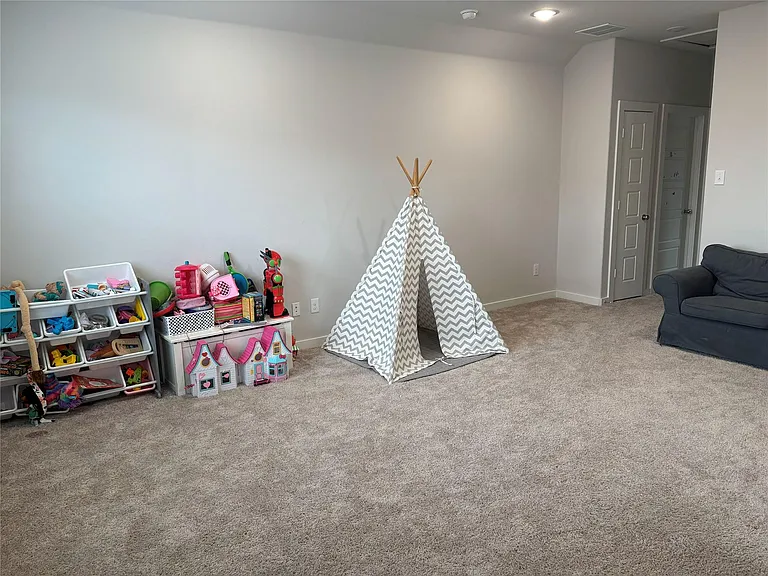 2029 Dovedale Dr — Photo 13