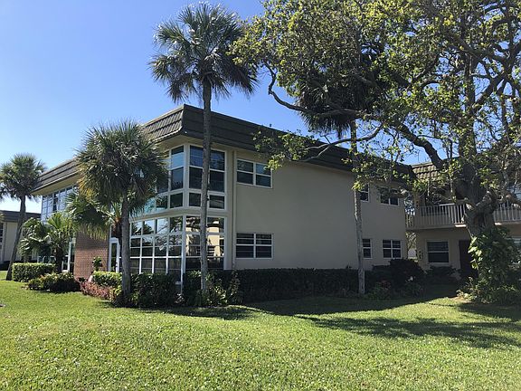 2nd image of 40 Vista Gardens Trl