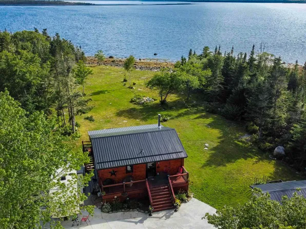 2250 Sandy Point Rd, Shelburne, NS B0T 1W0