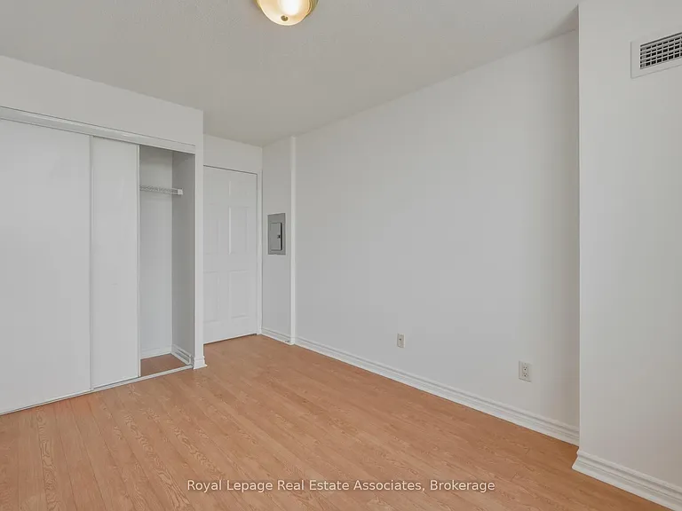25 Kingsbridge Garden Cir #2424 — Photo 18