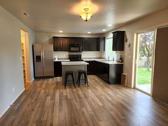 3rd image of 10001 W Irving St