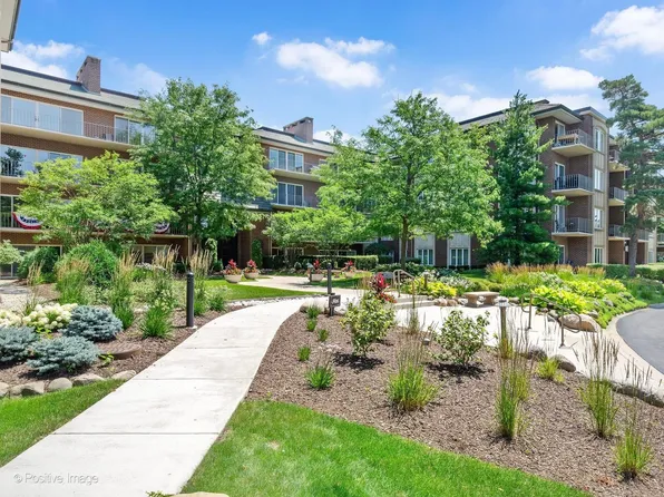 5 Oak Brook Club Dr #P6, Oak Brook, IL 60523