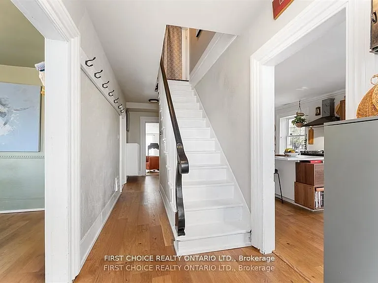 8 Campbell Reid Ct — Photo 3