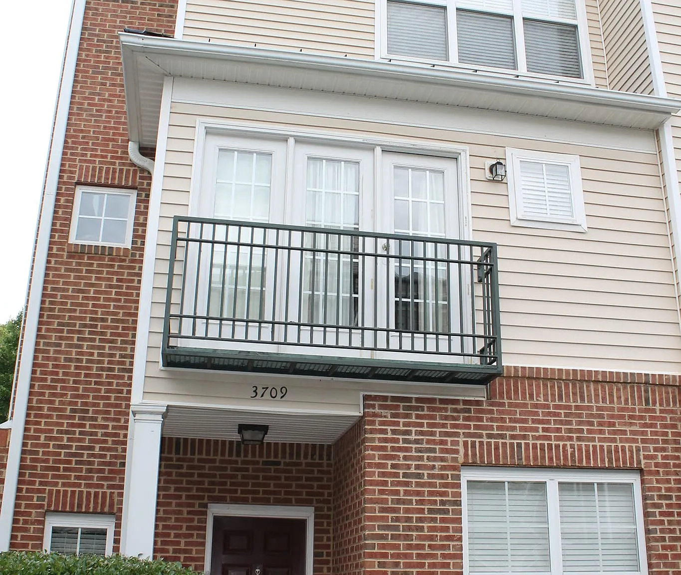 The Townhouse — Photo 1
