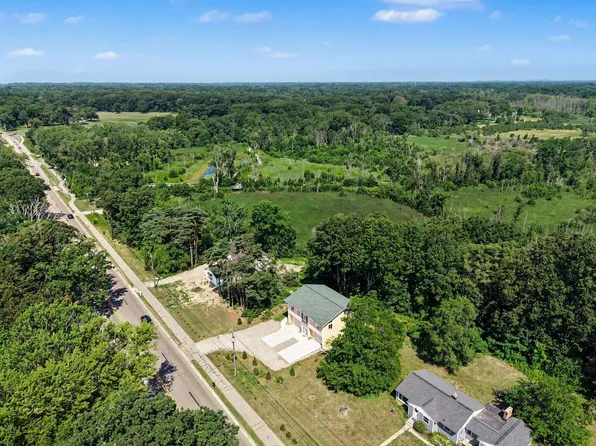 737 Ottawa Beach Rd, Holland, MI 49424