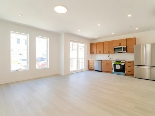 150 Williams St #14, Chelsea, MA 02150