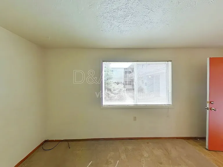 960 NW Cleveland Ave #1 — Photo 3
