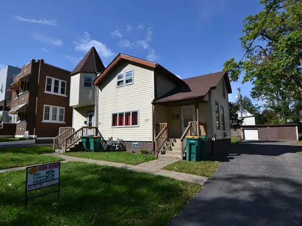 2 bed, 1.5 bath, 750 sqft, $1,145, 215-217 N Broadway St #796231070, Joliet, IL 60435