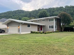 73 S Circle Dr, Prestonsburg, KY 41653