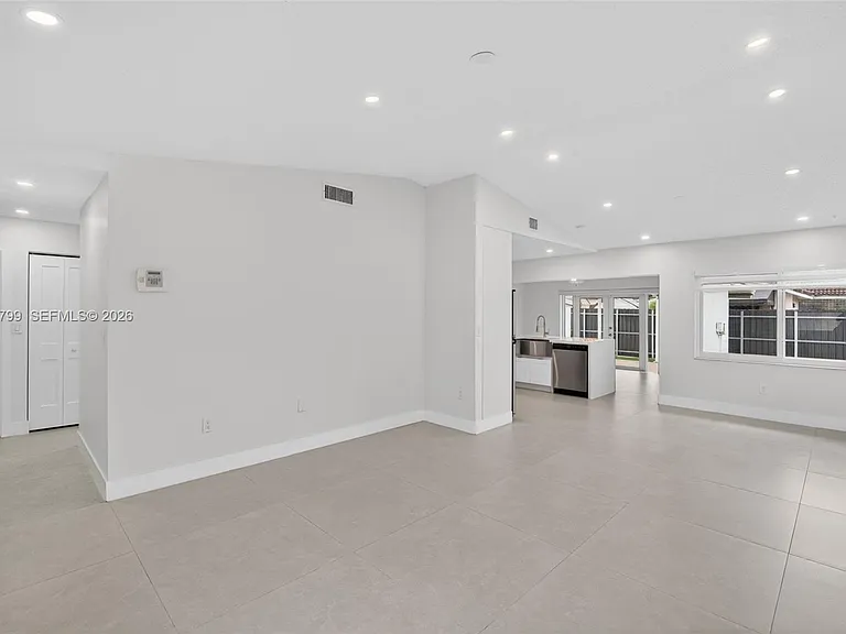 4530 SW 143rd Pl — Photo 7