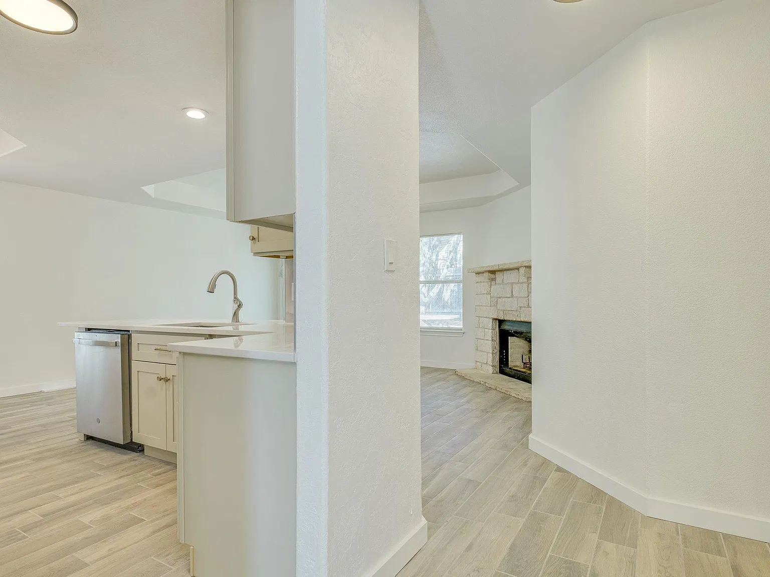 3 bed, 2.0 bath, 1315 sqft, $2,100 — Photo 4