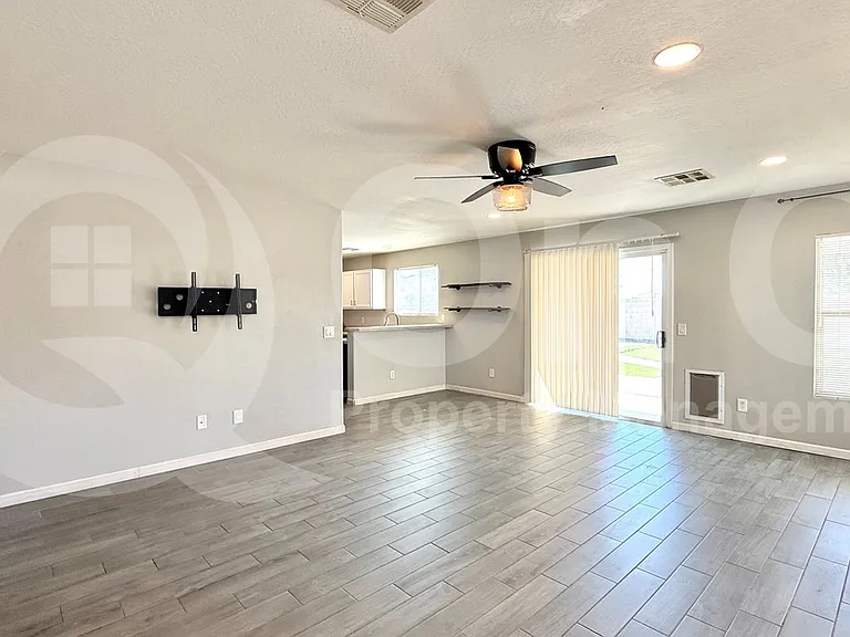 1605 W Central Ave — Photo 8