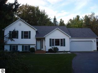 7646 Hampton Cir, Grawn, MI 49637