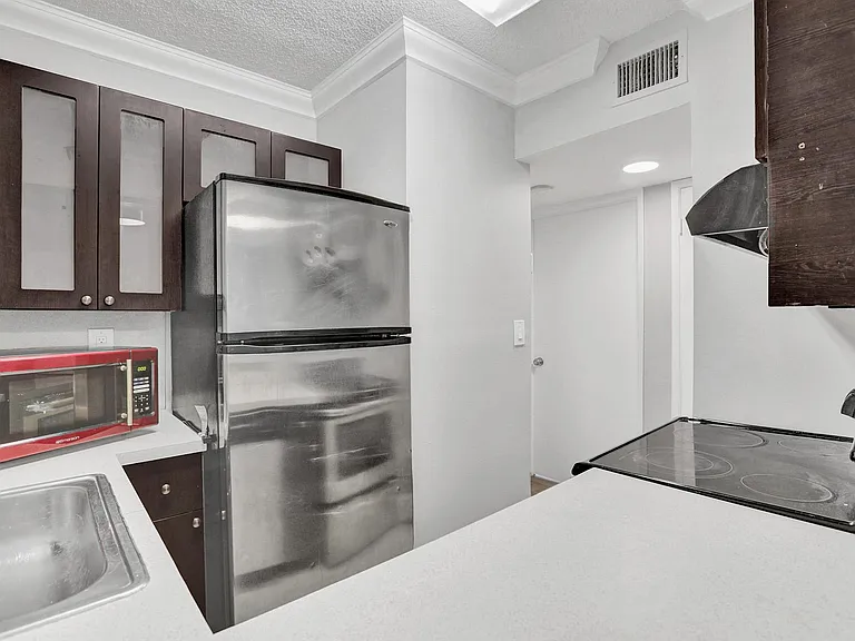 126 SW 17th Rd #601 — Photo 23
