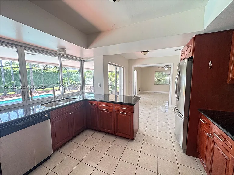 7600 SW 174th St — Photo 14