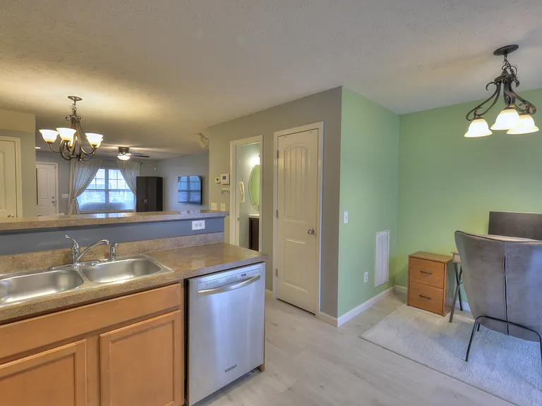 589 Bradburn Village Cir — Photo 16