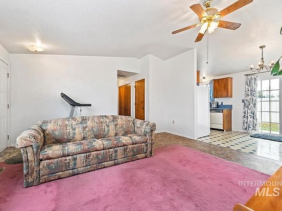 4th image of 421 Sunnyside Dr