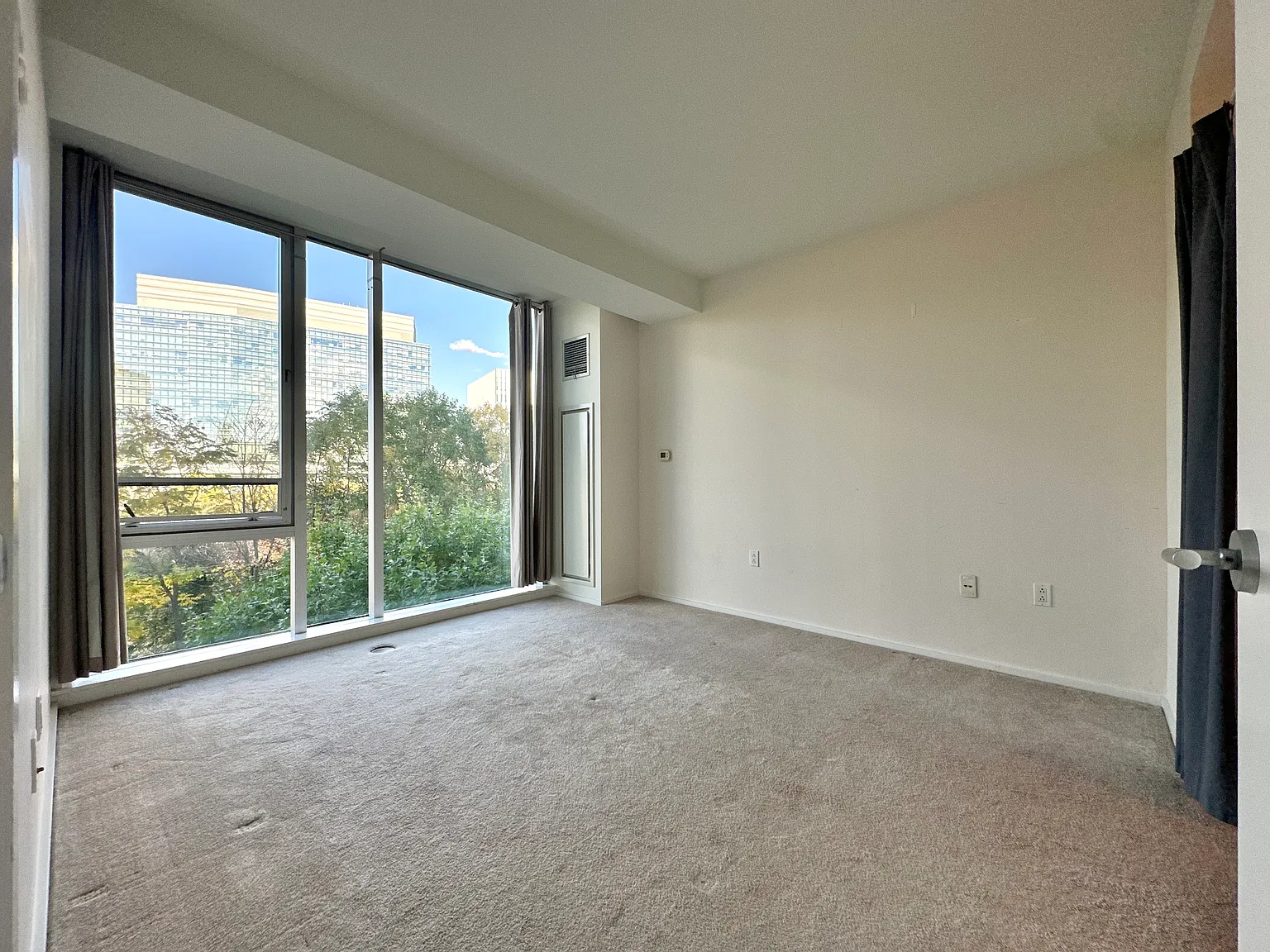 1 bed, 910 sqft, $3,300 — Photo 2