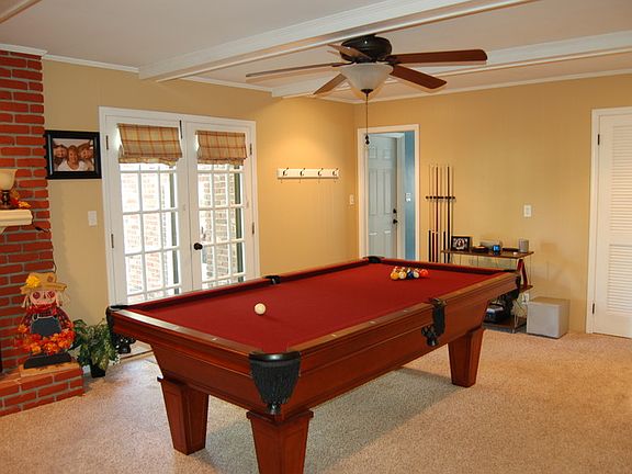 4th image of 300 Brentford Ct