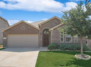 512 Crazy Horse Dr, Aubrey, TX 76227
