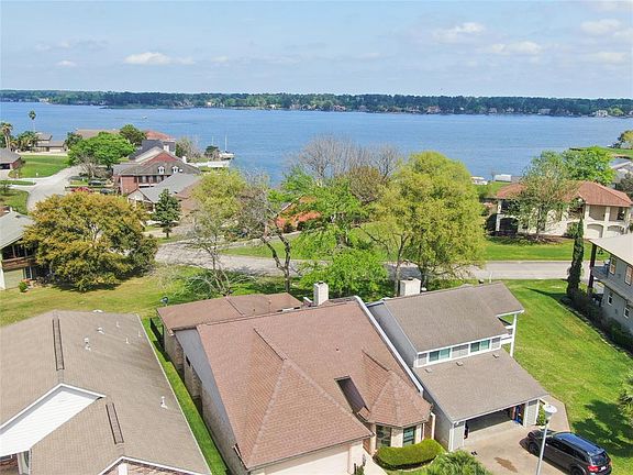 3rd image of 133 Cove Cir