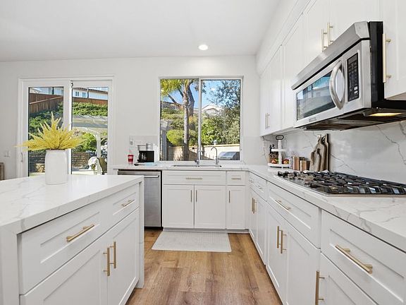 5th image of 2639 El Granada Rd