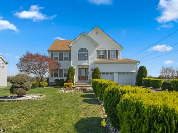 24 Garden Hills Dr, Franklin Twp., NJ 08873