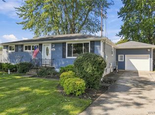 242 Seneca Pl, Lancaster, NY 14086