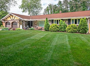 5084 W Donna Dr, Stevensville, MI 49127