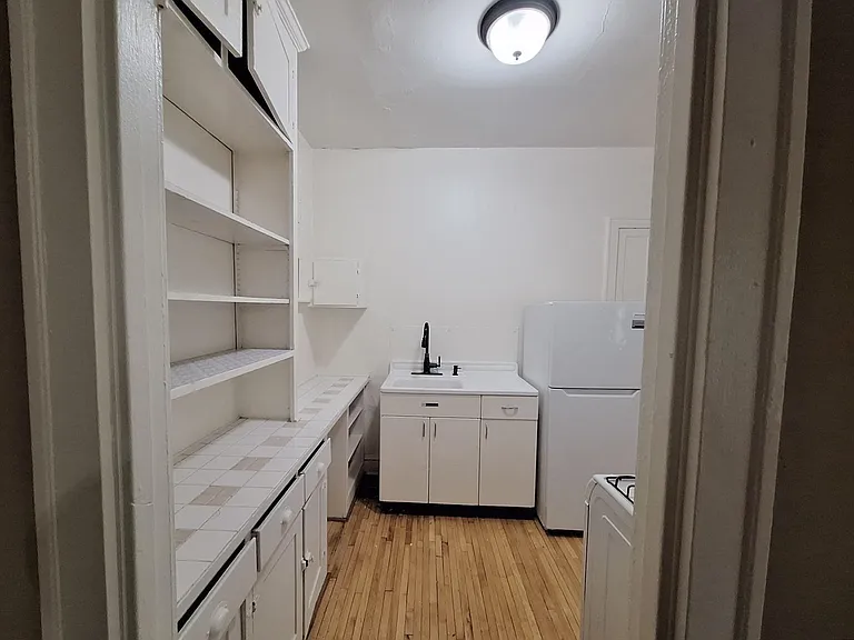 Grand and Dale Apartments — Photo 48